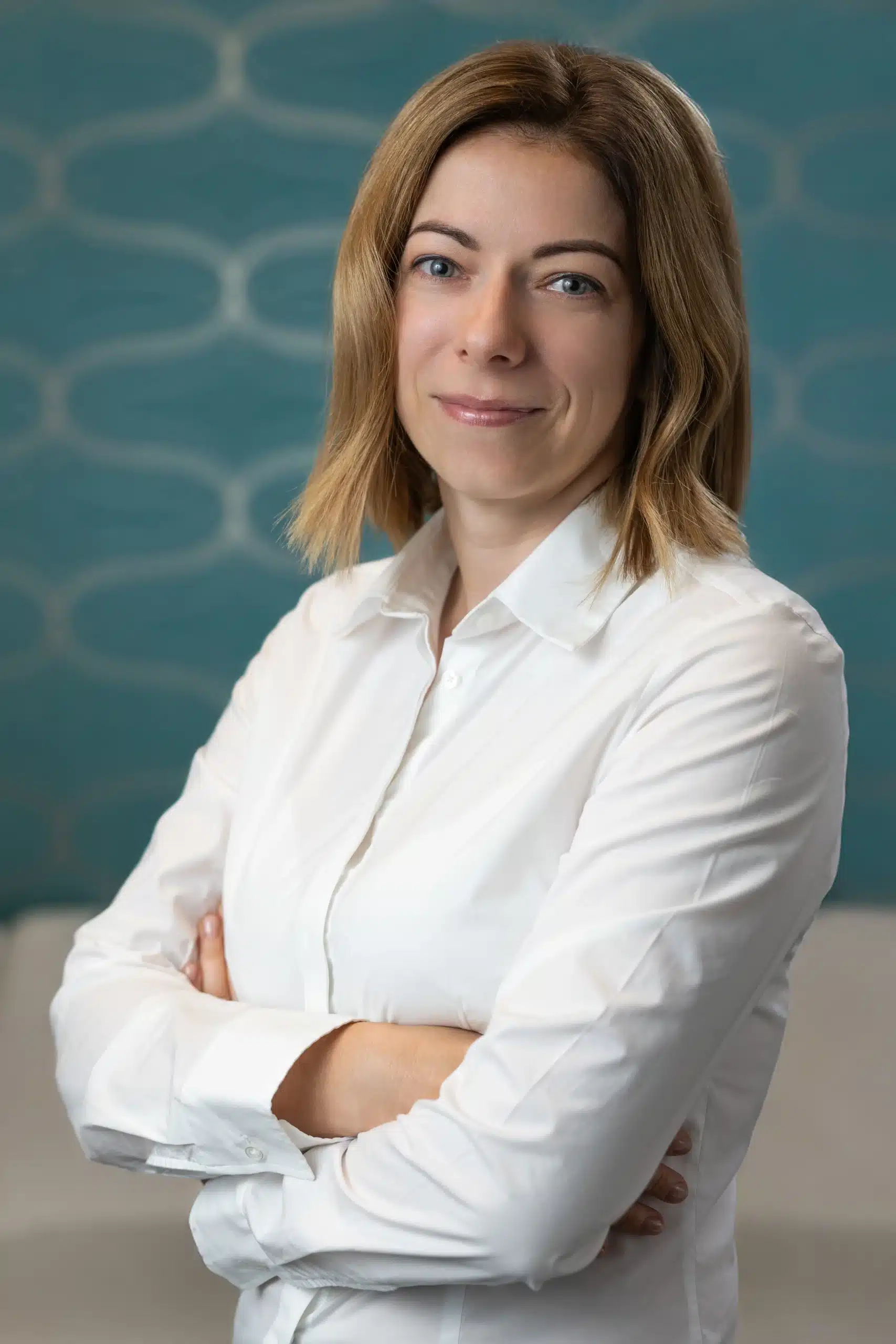 Dr. Tanay Eszter
